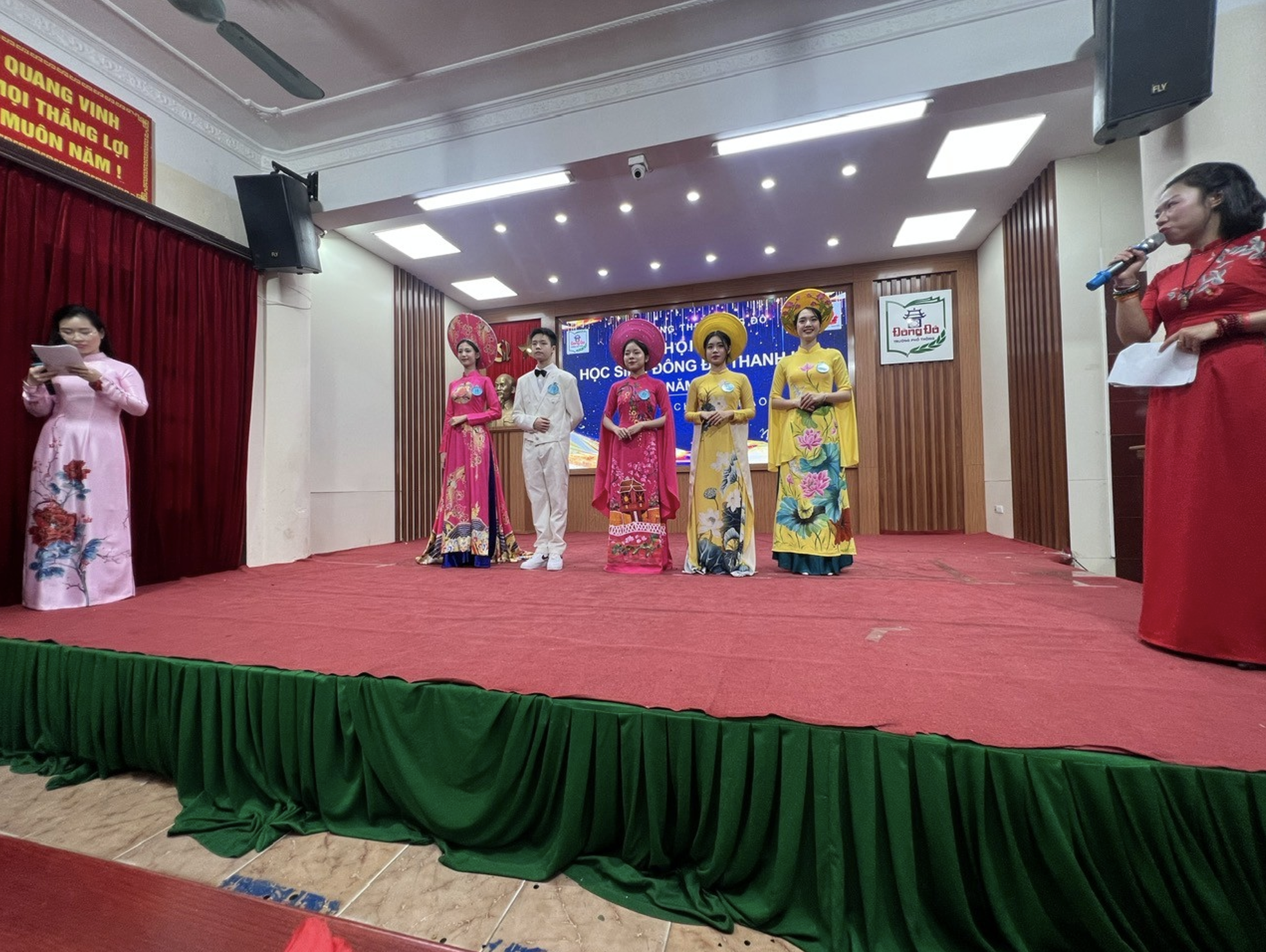 Hội thi học sinh Đông Đô thanh lịch