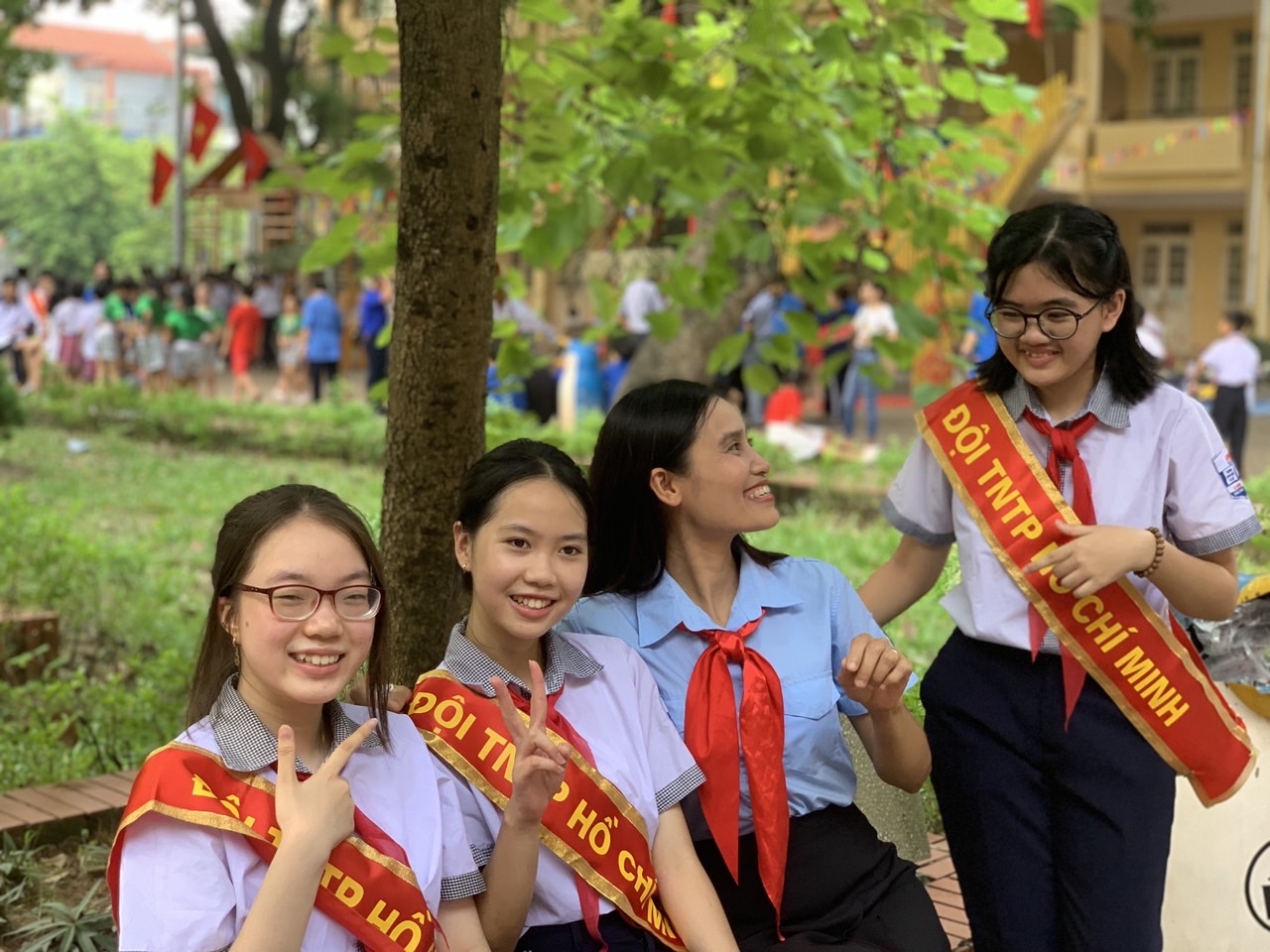 Người Thanh niên mang khăn quàng đỏ của Liên đội trường THCS Kim Nỗ 