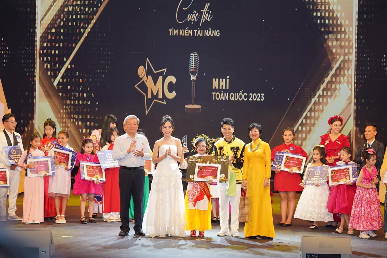 Tìm kiếm tài năng MC nhí Toàn quốc 2023: Lê Đỗ Quyên được khán giả đánh giá là thí sinh có nhiều triển vọng!