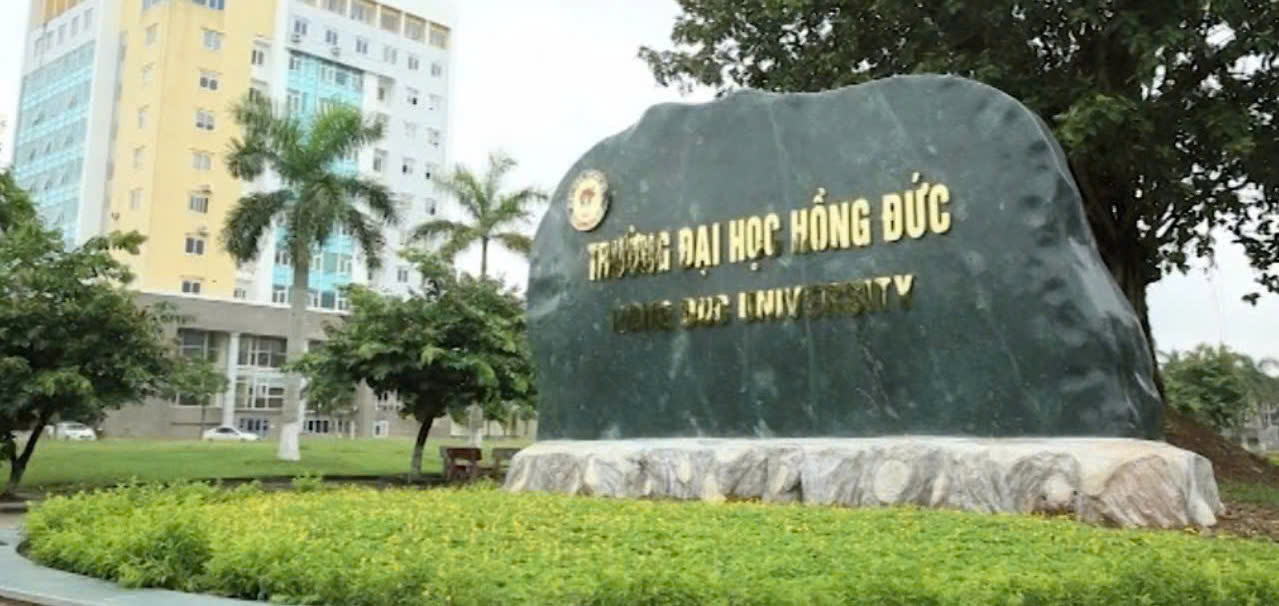 Một nữ sinh Trường Đại học Hồng Đức (Thanh Hoá) nghi rơi từ tầng cao xuống sân trường