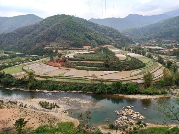 HÀNH TRÌNH VỀ QUÊ HƯƠNG CÁCH MẠNG: KHI LÁ CỜ TỔ QUỐC BAY GIỮA NON CAO BIÊN GIỚI