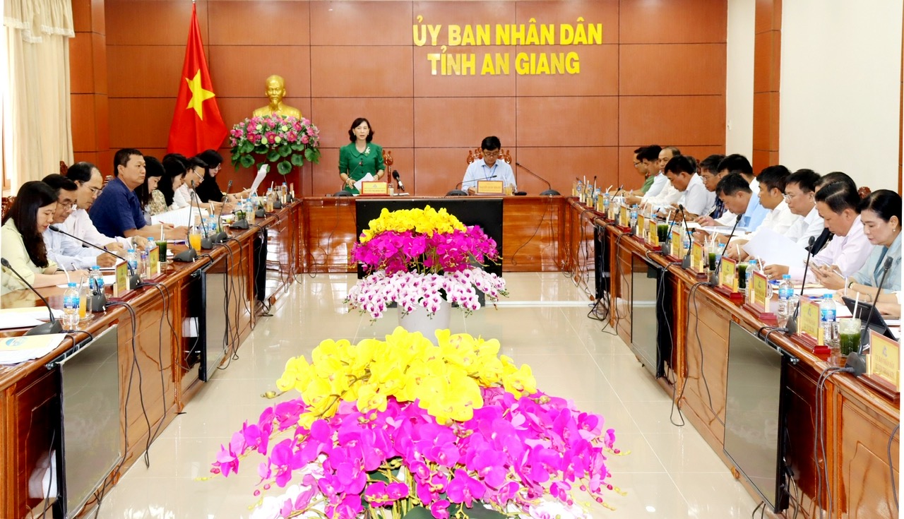 Bộ GD&ĐT kiểm tra công tác chuẩn bị thi tốt nghiệp THPT năm 2025 tại Tiền Giang, Vĩnh Long và An Giang