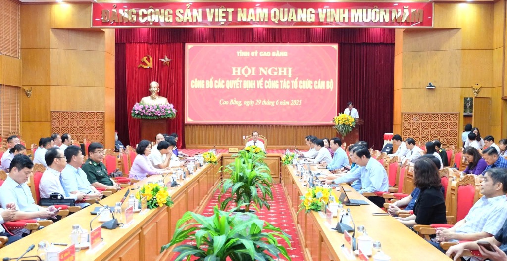 Cao Bằng: Công bố các quyết định điều động, bổ nhiệm cán bộ diện Ban Thường vụ Tỉnh ủy quản lý