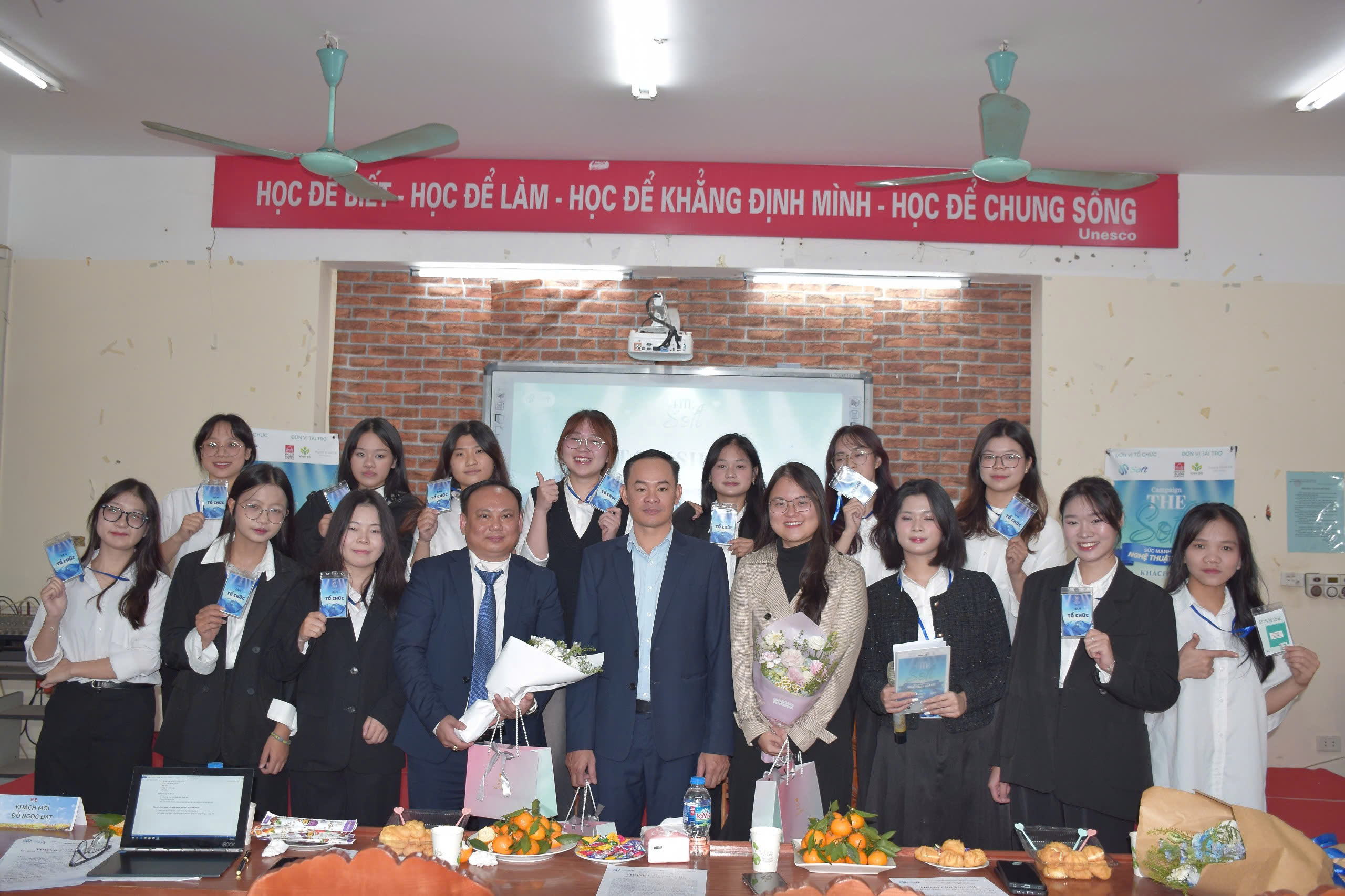 TALKSHOW “Sức mạnh của nghệ thuật xoa dịu” khi Báo chí và Truyền thông cùng lan tỏa giá trị truyền cảm hứng cho sinh viên