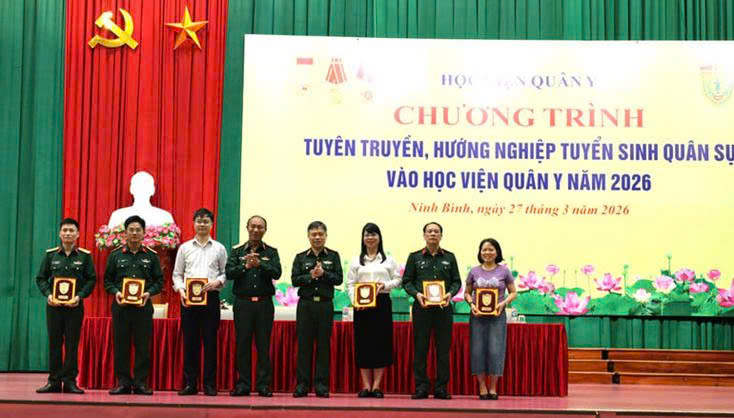 BỒI DƯỠNG VĂN HÓA SƯ PHẠM CHO GIẢNG VIÊN KHOA HỌC XÃ HỘI VÀ NHÂN VĂN Ở HỌC VIỆN QUÂN Y THEO TƯ TƯỞNG HỒ CHÍ MINH