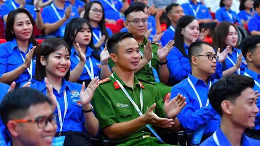 CÁC NHÂN TỐ ẢNH HƯỞNG ĐẾN CƠ HỘI VIỆC LÀM XANH CỦA LAO ĐỘNG TRẺ TẠI VIỆT NAM TRONG BỐI CẢNH CHUYỂN ĐỔI XANH