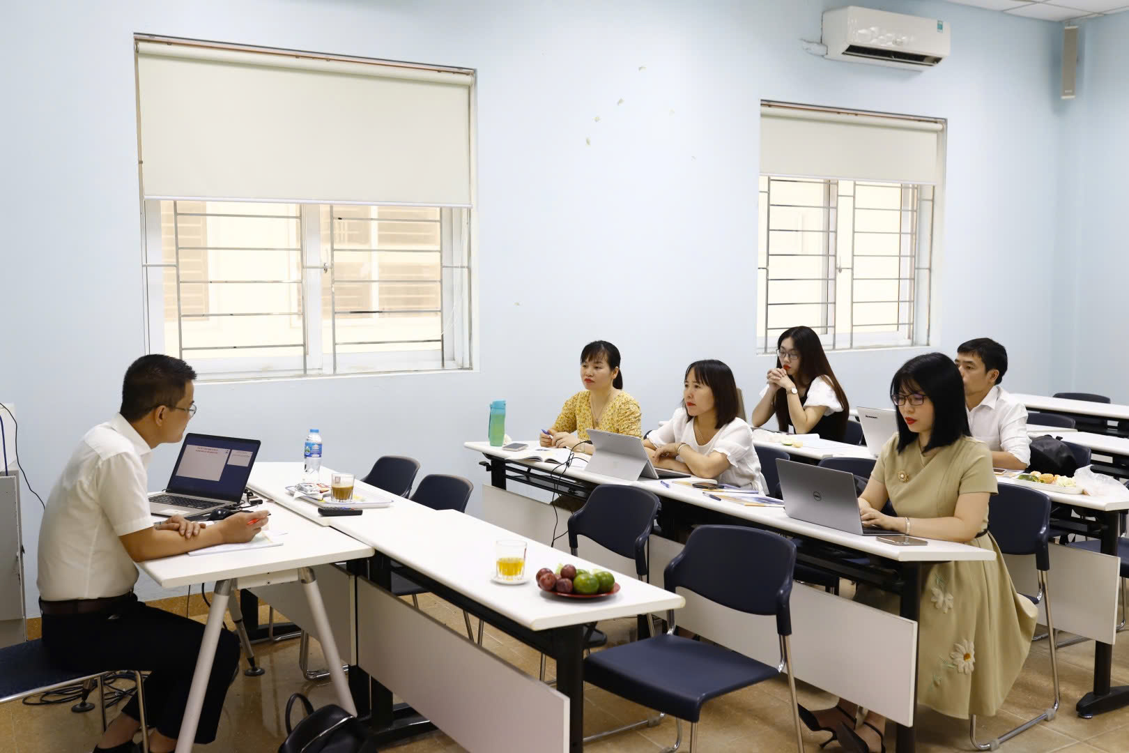 NÂNG CAO NĂNG LỰC CHUYÊN MÔN VÀ SƯ PHẠM CHO GIẢNG VIÊN KHOA HỌC XÃ HỘI VÀ NHÂN VĂN ĐÁP ỨNG CHUẨN HÓA ĐỔI MỚI GIÁO DỤC ĐẠI HỌC