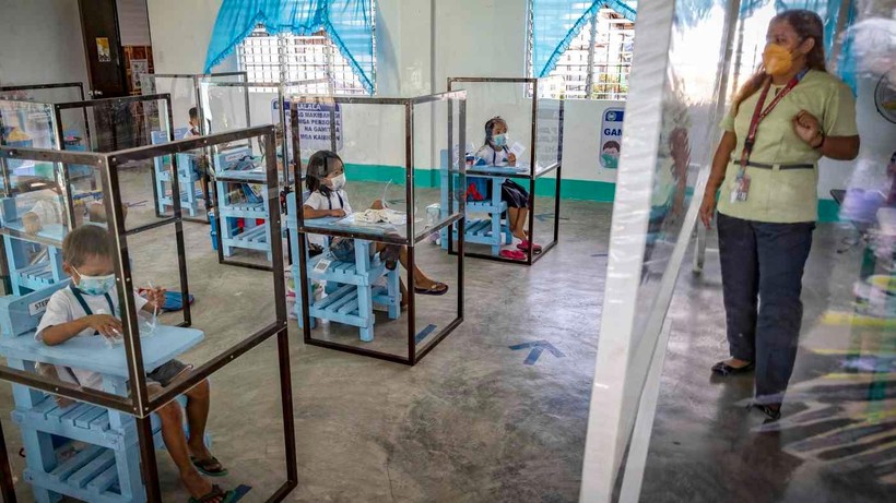 Nỗi lo khi Philippines mở cửa lại trường học