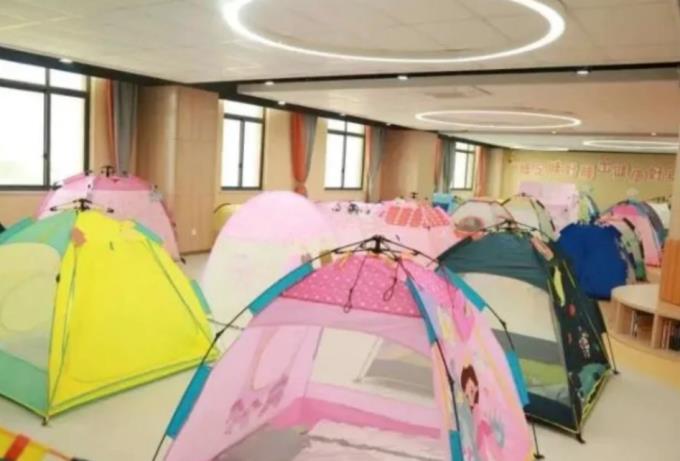 Trung Quốc: Trường dựng lều cho học sinh ngủ trưa