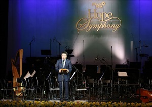 Hope Symphony 2022: Giáo dục về lòng nhân ái, thắp sáng những ước mơ, hoài bão cho các sinh viên nghèo hiếu học trên cả nước