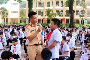 Thủ tướng Phạm Minh Chính chỉ thị tăng cường bảo đảm trật tự, an toàn giao thông cho học sinh