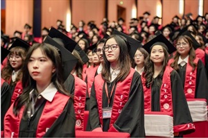 Hơn 1.000 sinh viên Ngoại thương được trao bằng tốt nghiệp sớm