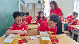 Phú Thọ: Bữa cơm đặc biệt  tại Trung tâm Bảo trợ trẻ em mồ côi tàn tật Việt Trì