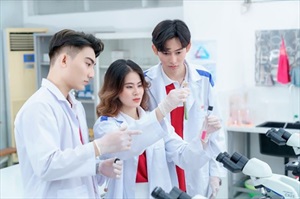 Điểm chuẩn Đại học Dược Hà Nội ba năm qua tiếp tục ổn định, ngành Dược học vẫn dẫn đầu
