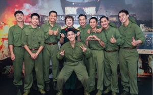 “Mưa Đỏ” – Bản hùng ca bi tráng chạm đến trái tim triệu khán giả Việt