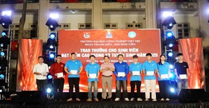 Trường Đại học Công nghiệp Việt Trì tổ chức chương trình “Chào tân sinh viên 2025”