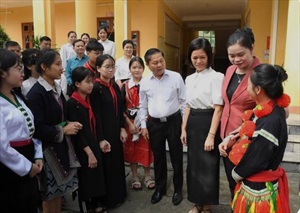 Đoàn công tác của Bộ GD&ĐT làm việc tại Tuyên Quang về công tác khắc phục hậu quả bão số 10 và 11