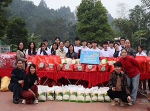 Trường THPT Lào Cai trao quà Tết Bính Ngọ 2026 trị giá 130 triệu đồng cho nhân dân, học sinh còn khó khăn tại xã Bản Phiệt và Hợp Thành tỉnh Lào Cai