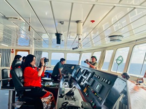 LAN TOẢ KHÁT VỌNG PHÁT TRIỂN  BIỂN, ĐẢO, ĐẤT NƯỚC VÀ GIÁO DỤC, VĂN HOÁ, CON NGƯỜI VIỆT NAM  TRONG KỶ NGUYÊN MỚI