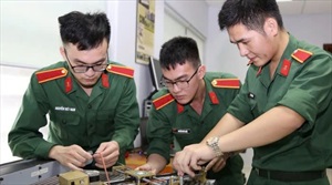 VẬN DỤNG PHƯƠNG PHÁP DẠY HỌC TÍCH CỰC TRONG ĐÀO TẠO SĨ QUAN Ở CÁC NHÀ TRƯỜNG QUÂN ĐỘI TRONG BỐI CẢNH  CHUYỂN ĐỔI SỐ HIỆN NAY