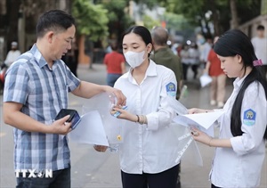 Môn Ngữ Văn: 7 thí sinh mang điện thoại vào phòng thi Ngữ văn bị đình chỉ thi